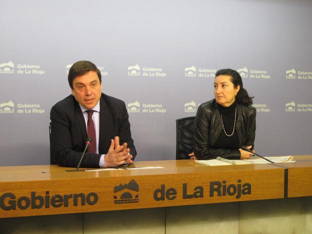 Alberto Galiana y Cristina Salinas, en su comparecencia de ayer. :: G.r.
