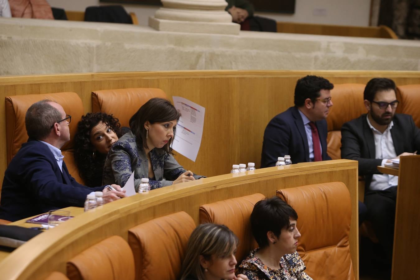 El Parlamento de La Rioja ha aprobado este viernes los proyectos de Ley de Presupuestos Generales de la Comunidad Autónoma de La Rioja y de Medidas Fiscales y Administrativas para 2018 con el voto a favor de los diputados del Partido Popular, la abstención de Ciudadanos y el voto en contra de PSOE y Podemos en todos sus títulos.