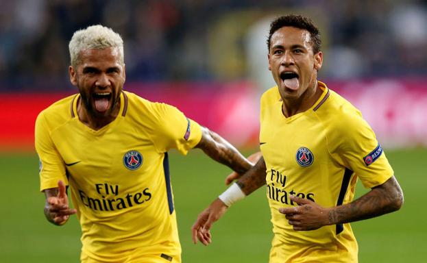 Dani Alves y Neymar. 