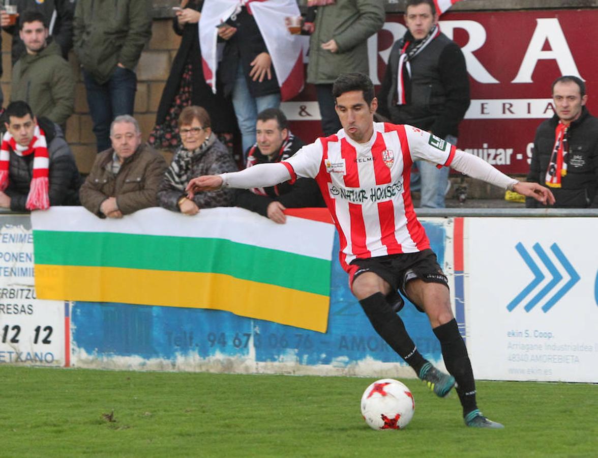 Así, consolidando lo de casa y fijando puntos en el exterior, es como la UDL ha vuelto a hacer acopio de vitamina de ilusión para tratar de enganchar con las plazas del play off de ascenso. Los tres puntos que vinieron ayer de Amorebieta (1-3) han sido oro molido. 