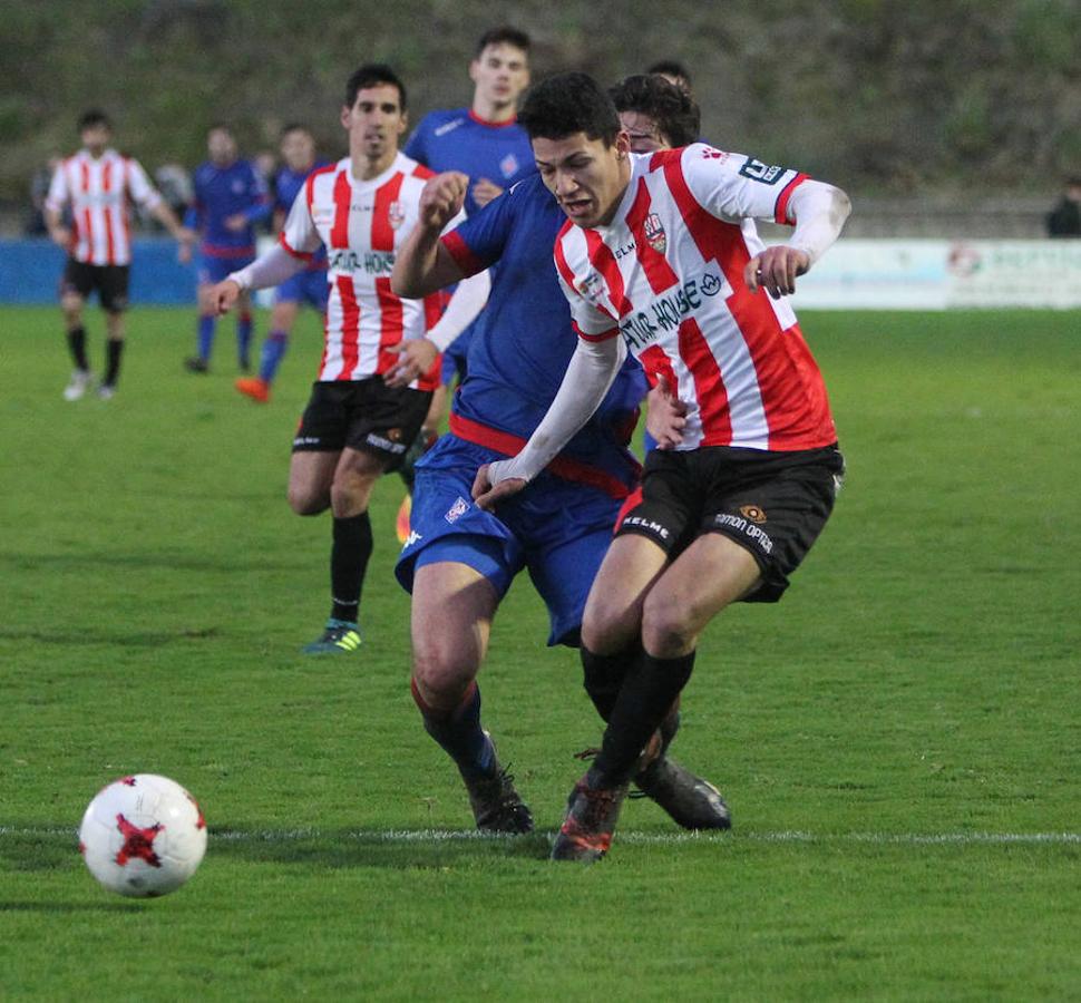 Así, consolidando lo de casa y fijando puntos en el exterior, es como la UDL ha vuelto a hacer acopio de vitamina de ilusión para tratar de enganchar con las plazas del play off de ascenso. Los tres puntos que vinieron ayer de Amorebieta (1-3) han sido oro molido. 