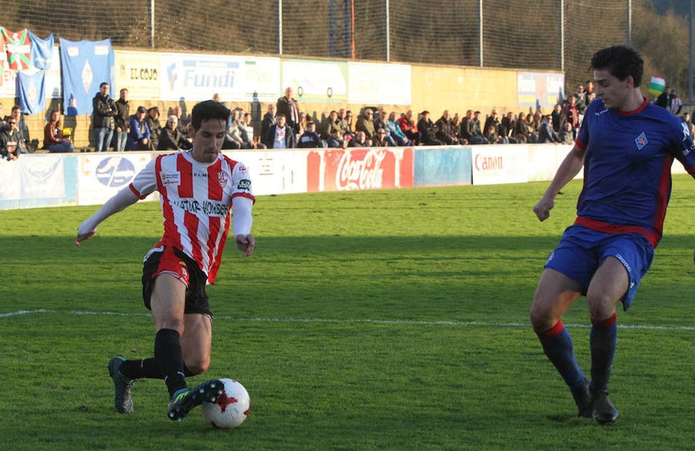 Así, consolidando lo de casa y fijando puntos en el exterior, es como la UDL ha vuelto a hacer acopio de vitamina de ilusión para tratar de enganchar con las plazas del play off de ascenso. Los tres puntos que vinieron ayer de Amorebieta (1-3) han sido oro molido. 