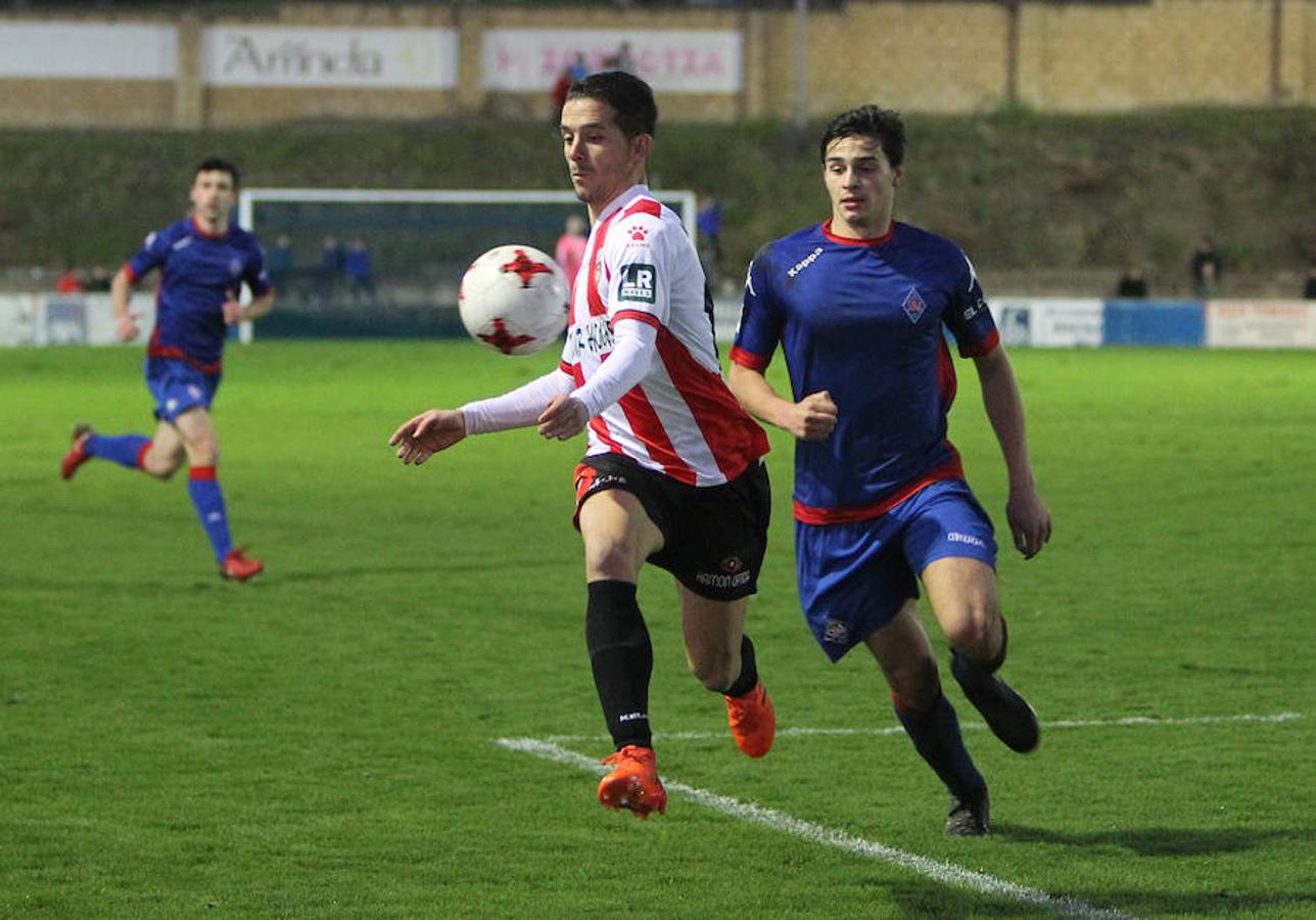 Así, consolidando lo de casa y fijando puntos en el exterior, es como la UDL ha vuelto a hacer acopio de vitamina de ilusión para tratar de enganchar con las plazas del play off de ascenso. Los tres puntos que vinieron ayer de Amorebieta (1-3) han sido oro molido. 