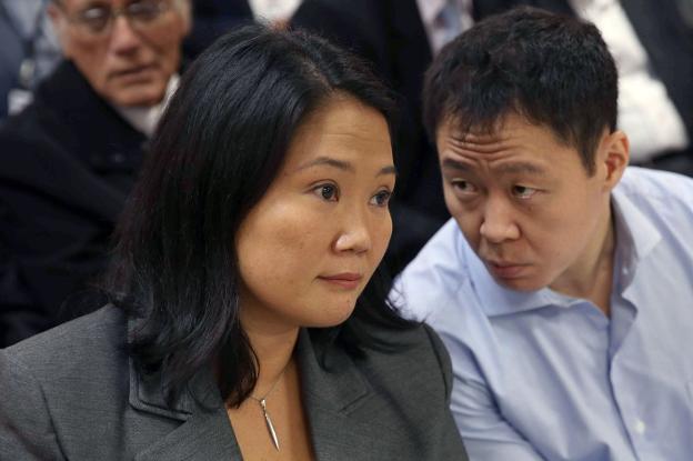 Keiko y Kenji Fujimori, en el juicio que condenó a su padre. :: P. A. / efe