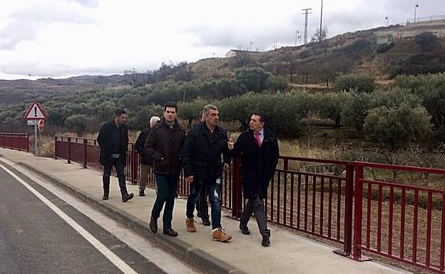 Recorrido a pie por el entorno que se ha mejorado en Ribarfrecha. 