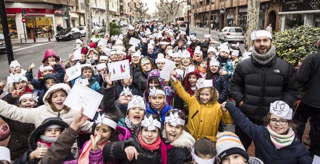 ALUMNOS DE ESCOLAPIOS
MARCHAN POR LA PAZ