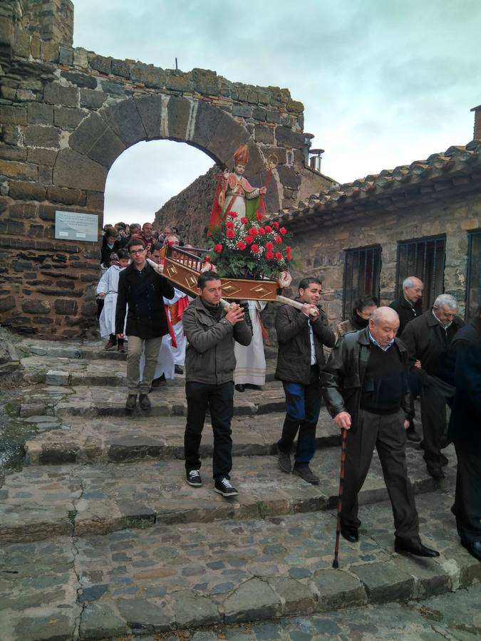 Cornago celebra San Blas con actos religiosos y subasta de roscos