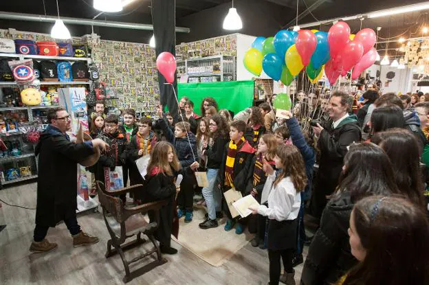 FRIKÓMICS CELEBRA EL 'HARRY POTTER BOOK NIGHT'