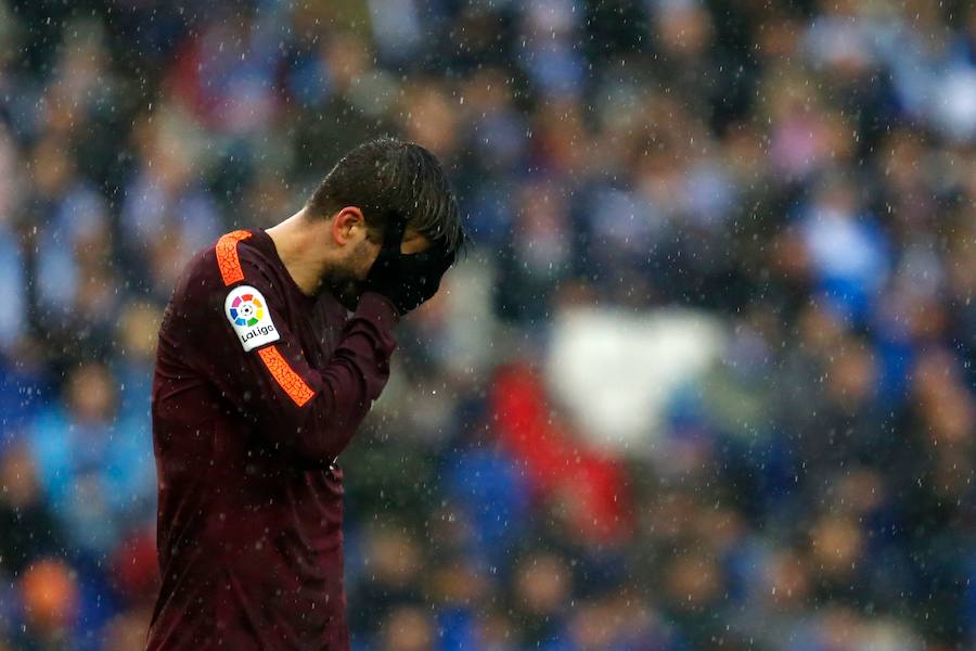 Espanyol y Barcelona empataron en un derbi de alta tensión (1-1). El cuadro blanquiazul se adelantó por medio de Gerard Moreno pero Gerard Piqué puso el empate de cabeza.