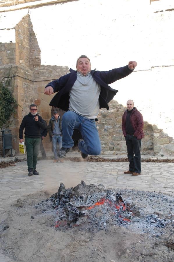 Navajun celebra San Blas con hoguera, bendicion y tostadas