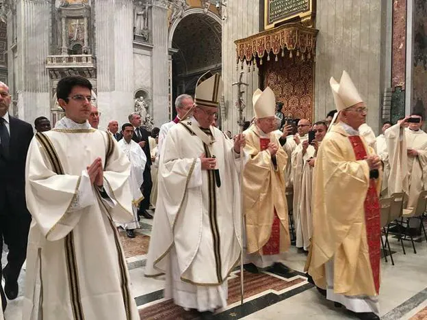 El joven diácono de Autol, en el Vaticano con el Papa Francisco en la Fiesta de Presentación de Jesús en el Templo.
