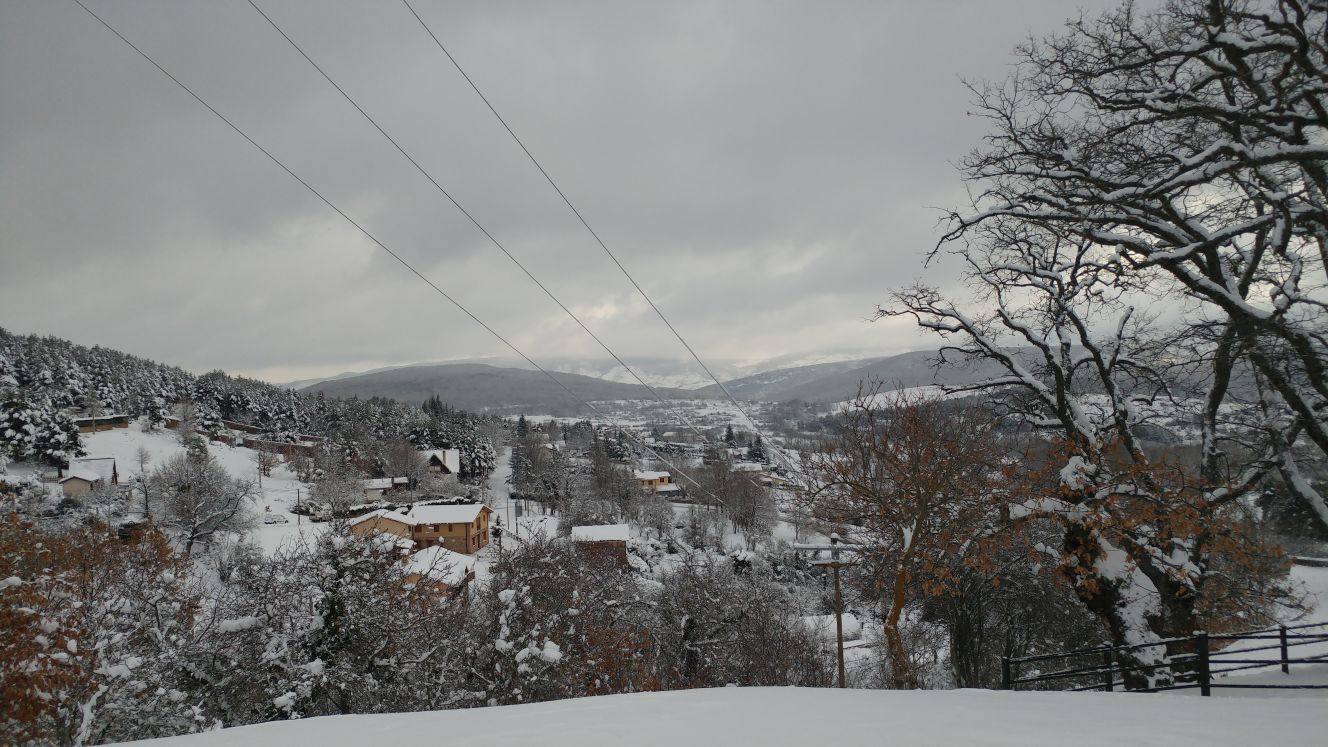 Imágenes de varios puntos de La Rioja cubiertos de nieve.