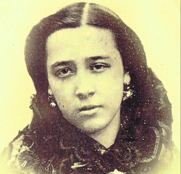 Nieves Vallejo, primera hija de Francisco Luis, nacida en Cuba.