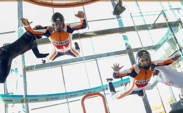 Marc Márquez y Dani Pedrosa, en el túnel del viento. 