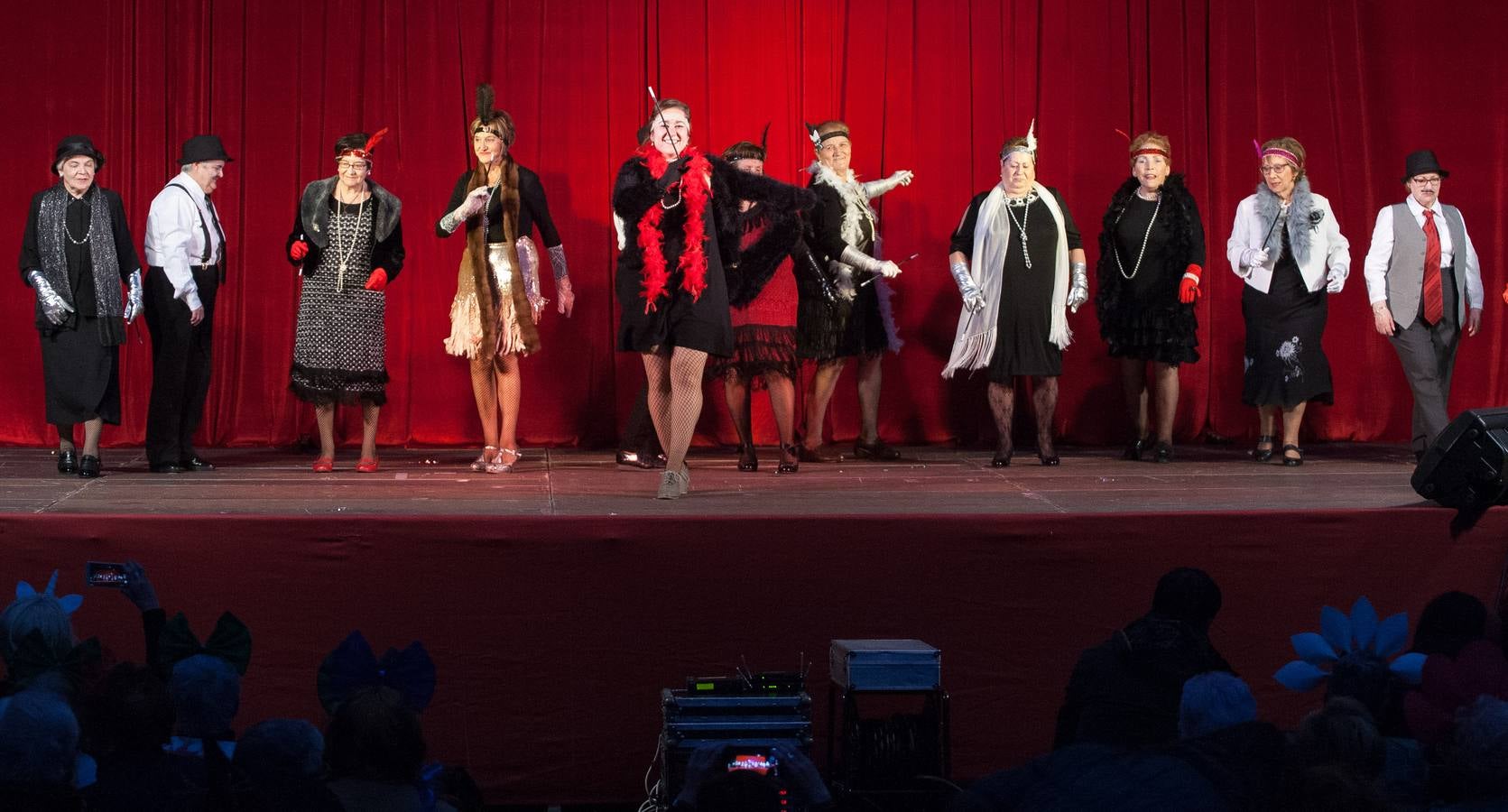 Reinas de corazones, bailarinas de cabaret...se pudieron ver en la tradicional fiesta logroñesa