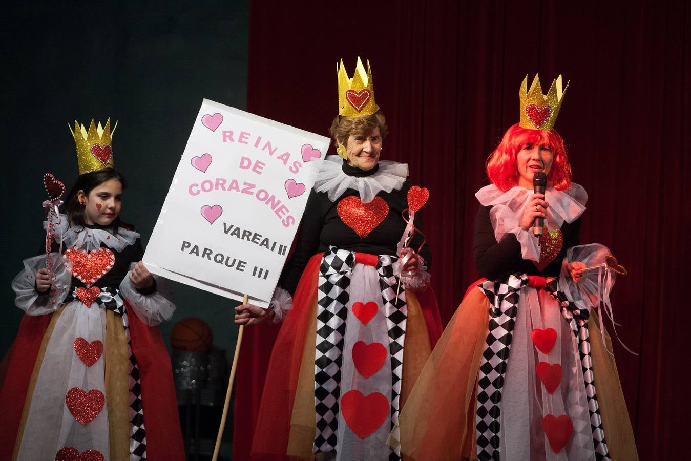 Reinas de corazones, bailarinas de cabaret...se pudieron ver en la tradicional fiesta logroñesa