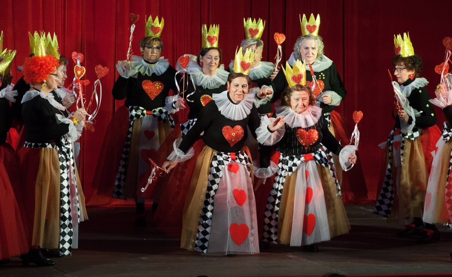 Reinas de corazones, bailarinas de cabaret...se pudieron ver en la tradicional fiesta logroñesa