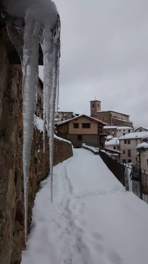 La nieve y el hielo cubren La Rioja