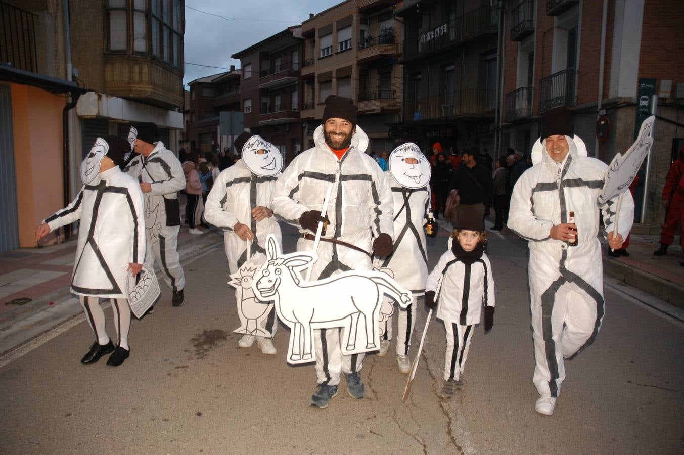 Cervera disfrutó de su desfile de Carnaval, que comenzó con un ligero retraso y del que todos disfrutaron