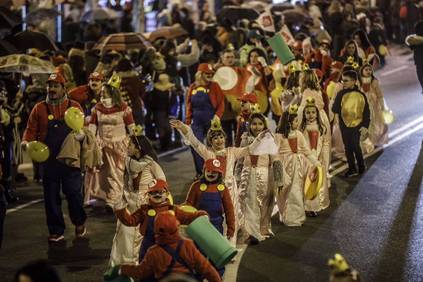 Multitudinario fue el desfile de Carnaval de Logroño, que cada vez está cogiendo más peso dentro de las festividades de la capital riojana.