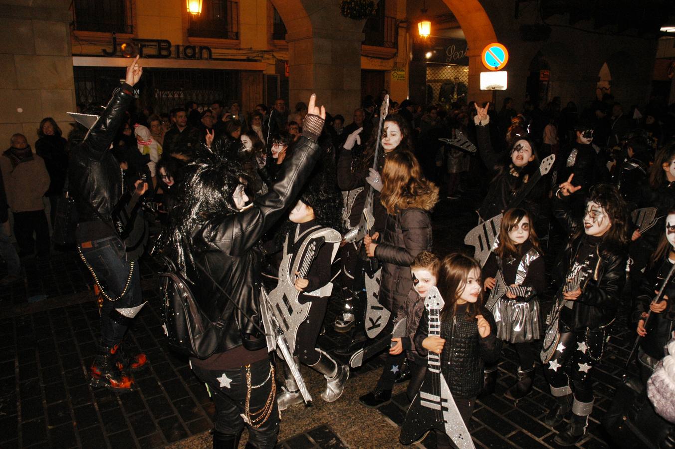 Mucha imaginación en los disfraces de los participantes del desfile de Carnaval de Calahorra.