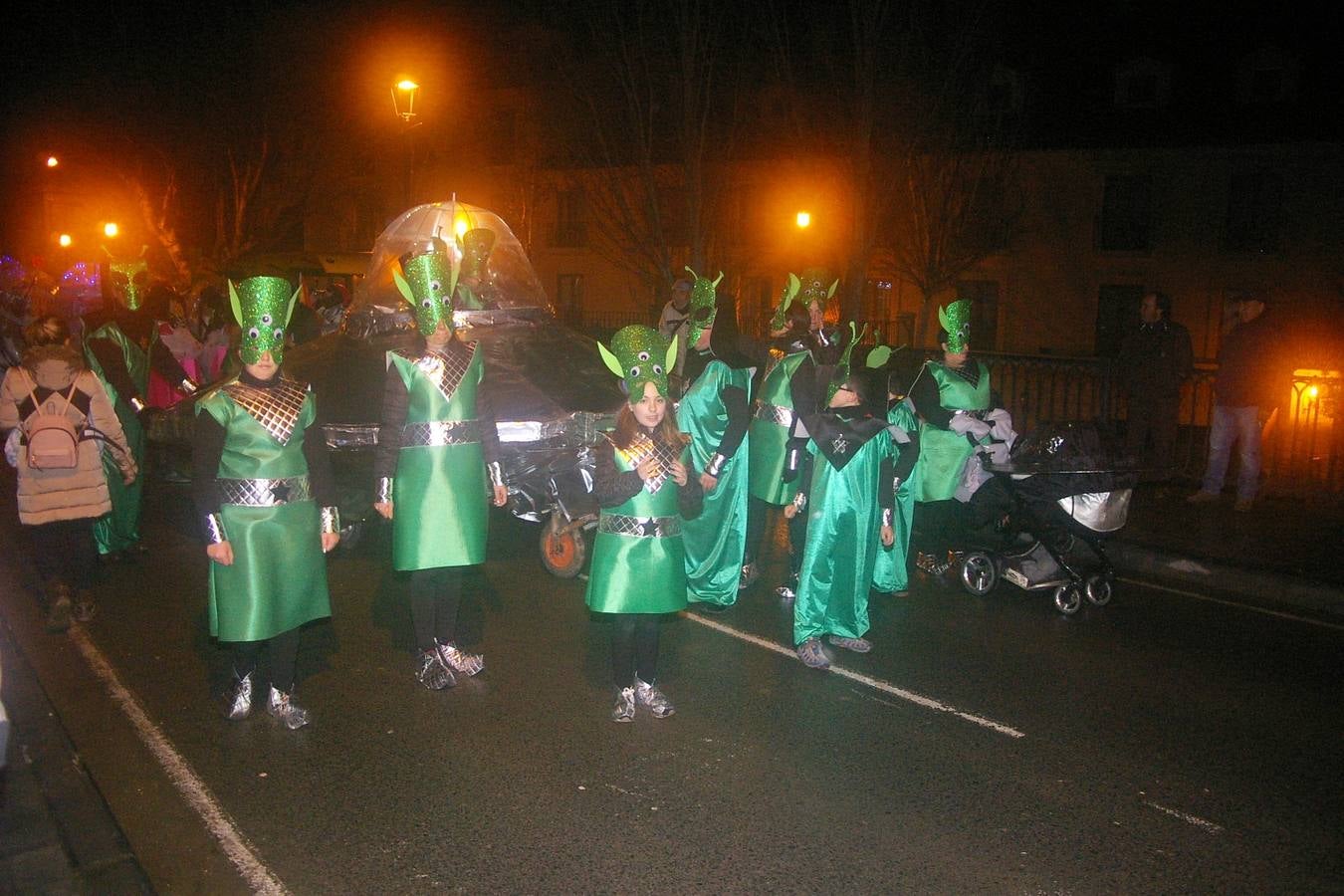 Divertidos disfraces en los carnavales de Cenicero.