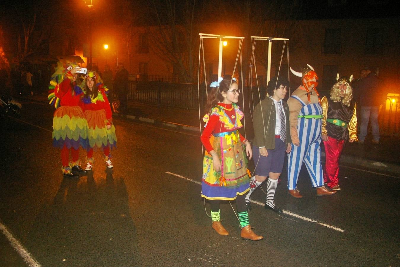 Divertidos disfraces en los carnavales de Cenicero.