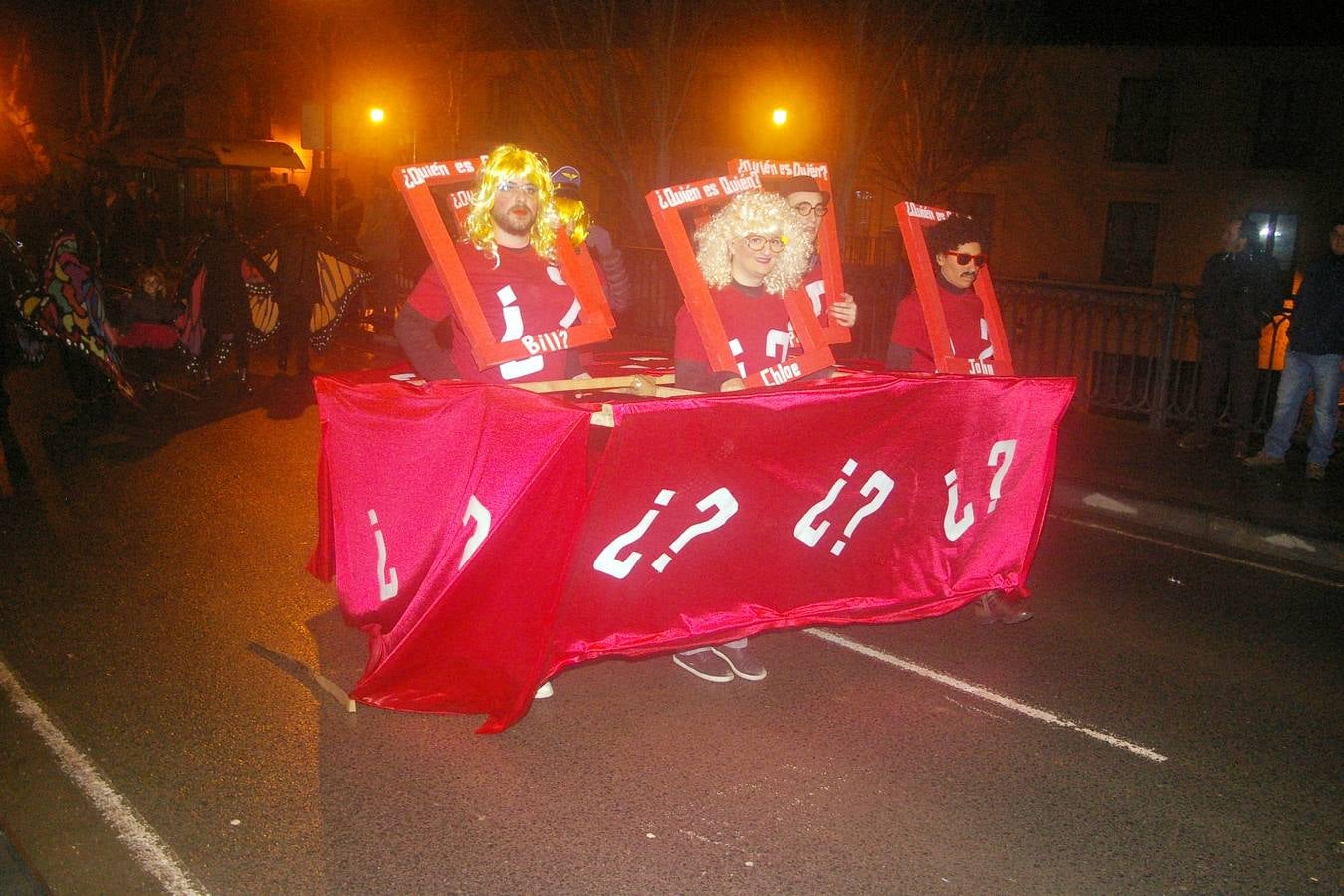 Divertidos disfraces en los carnavales de Cenicero.