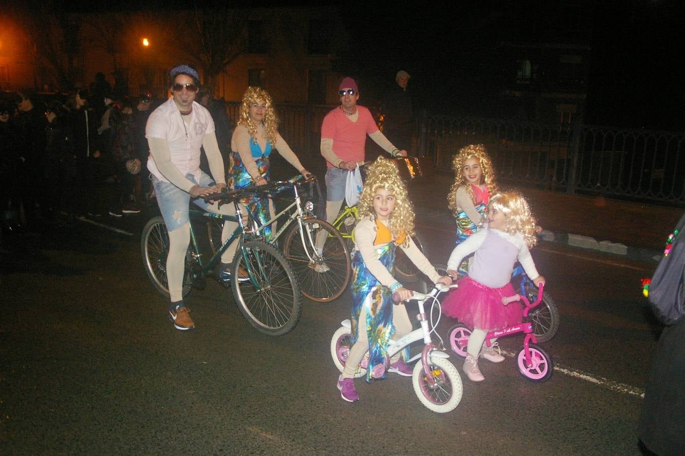 Divertidos disfraces en los carnavales de Cenicero.