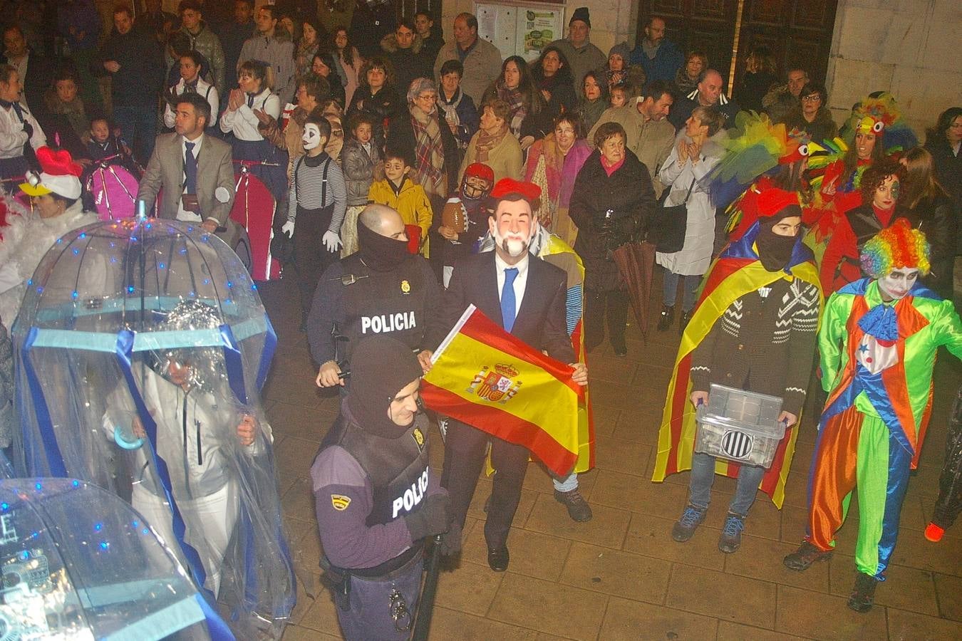 Divertidos disfraces en los carnavales de Cenicero.