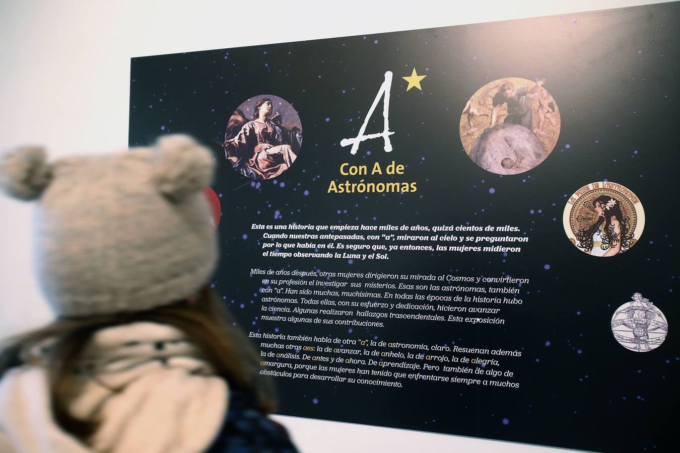 Alumnos del colegio Duquesa de la Victoria visitaron la muestra 'Con A de Astrónoma', que se puede ver en la Casa de las Ciencias.