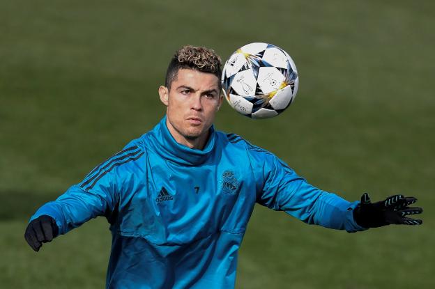 Cristiano Ronaldo, preparando ayer el partido ante el PSG en Valdebebas. 