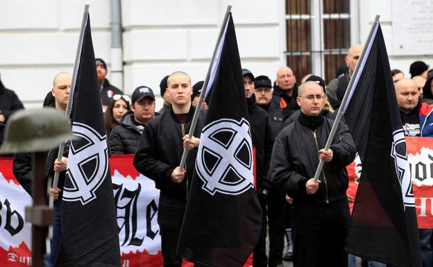 Varios neonazis en una reunión en Hungría. 