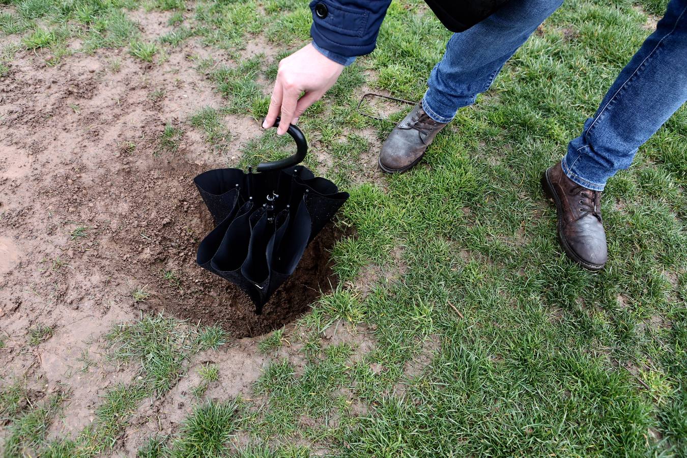 El parque sobre la estación de tren de Logroño acumula daños y destrozos por actos vandálicos en el equipamiento urbano