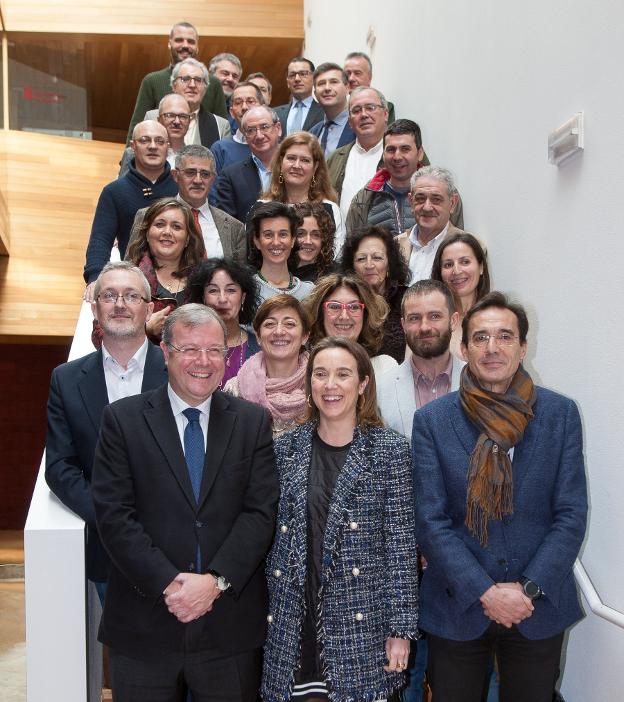 Comité científico de la asociación de municipios del Camino de Santiago, reunido ayer en Logroño. :: díaz uriel