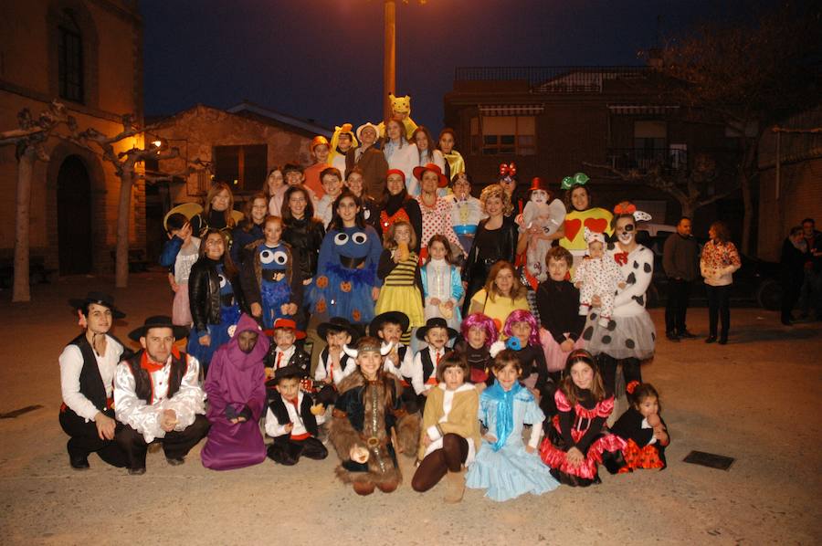 Cabretón festejó sus fiestas de Carnaval con el concurso de disfraces donde jóvenes y mayores disfrutaron unidos de una bonita jornada en el que todos lucieron un atuendo espectacular.