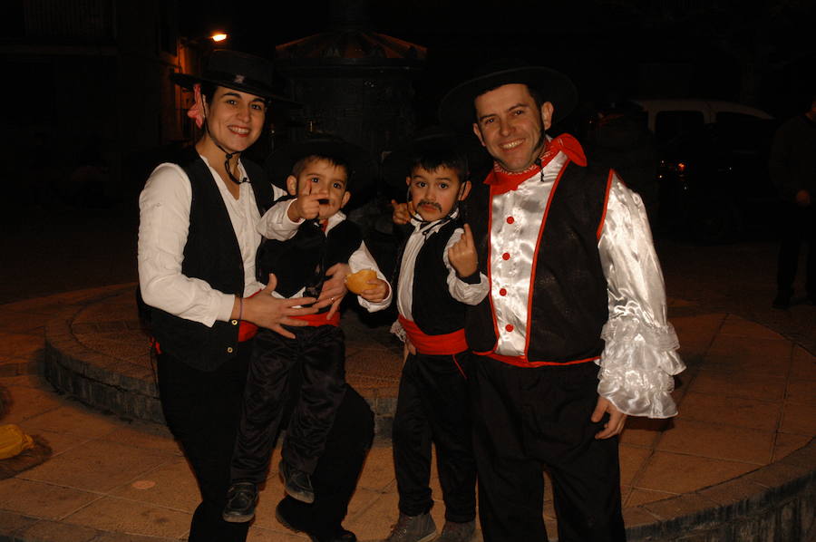 Cabretón festejó sus fiestas de Carnaval con el concurso de disfraces donde jóvenes y mayores disfrutaron unidos de una bonita jornada en el que todos lucieron un atuendo espectacular.