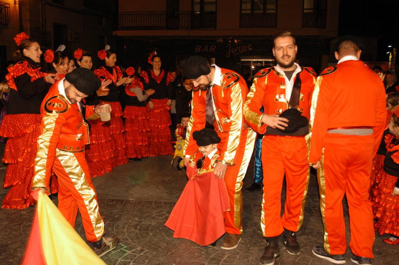 El entorno de las localidades del Alhama-Linares ha celebrado su tradicional desfile de carnaval. Gran ambiente de fiesta en Rincón de Olivedo donde año a año se superan con los disfraces.