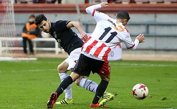 Héctor toca a Rubén Martínez: es penalti