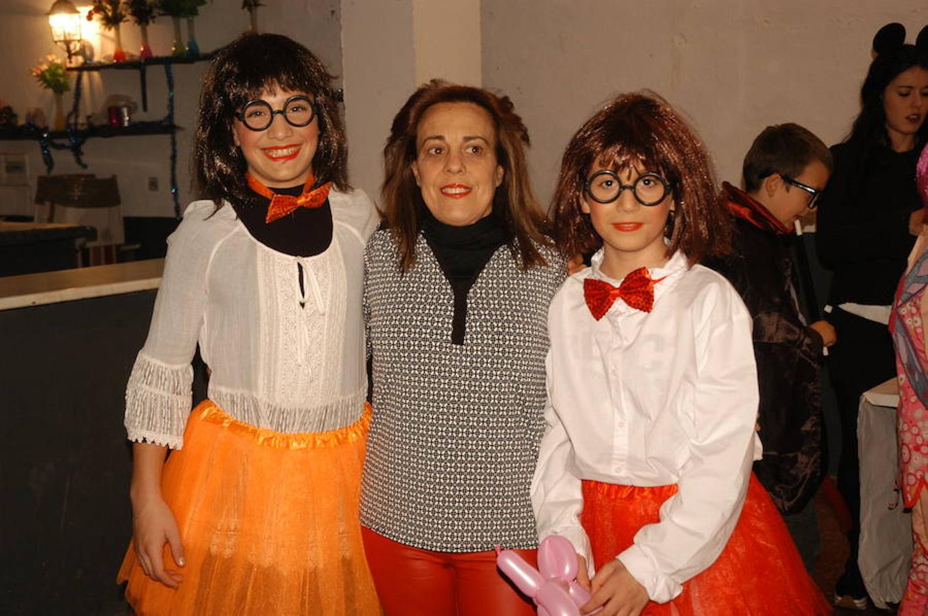 Afición y devoción por el Carnaval. La localidad de Valverde festejó el desfile en honor a Don Carnal con alegría y colorido. Los atuendos para la ocasión lucieron en todo sus esplendor entre peques y mayores.