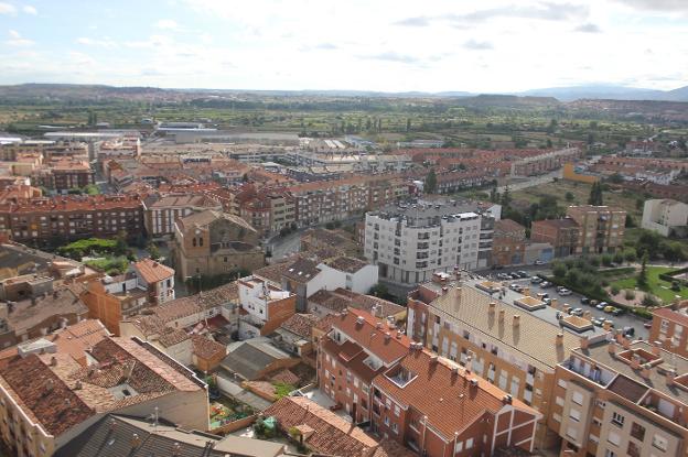 Panorámica aérea del centro urbano de Lardero. :: l. r.