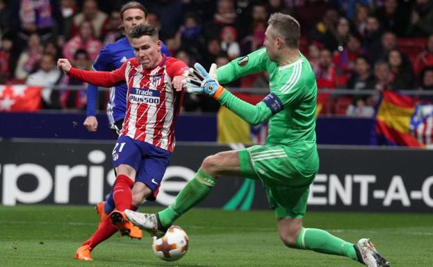 Gameiro, en una acción del partido. 