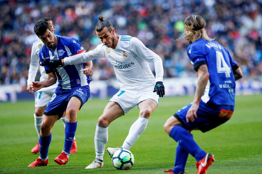 El conjunto de Zinedine Zidane logró su cuarta victoria consecutiva en Liga tras imponerse al cuadro babazorro con un doblete de Cristiano Ronaldo y tantos de Bale y Benzema, este último de penalti. 