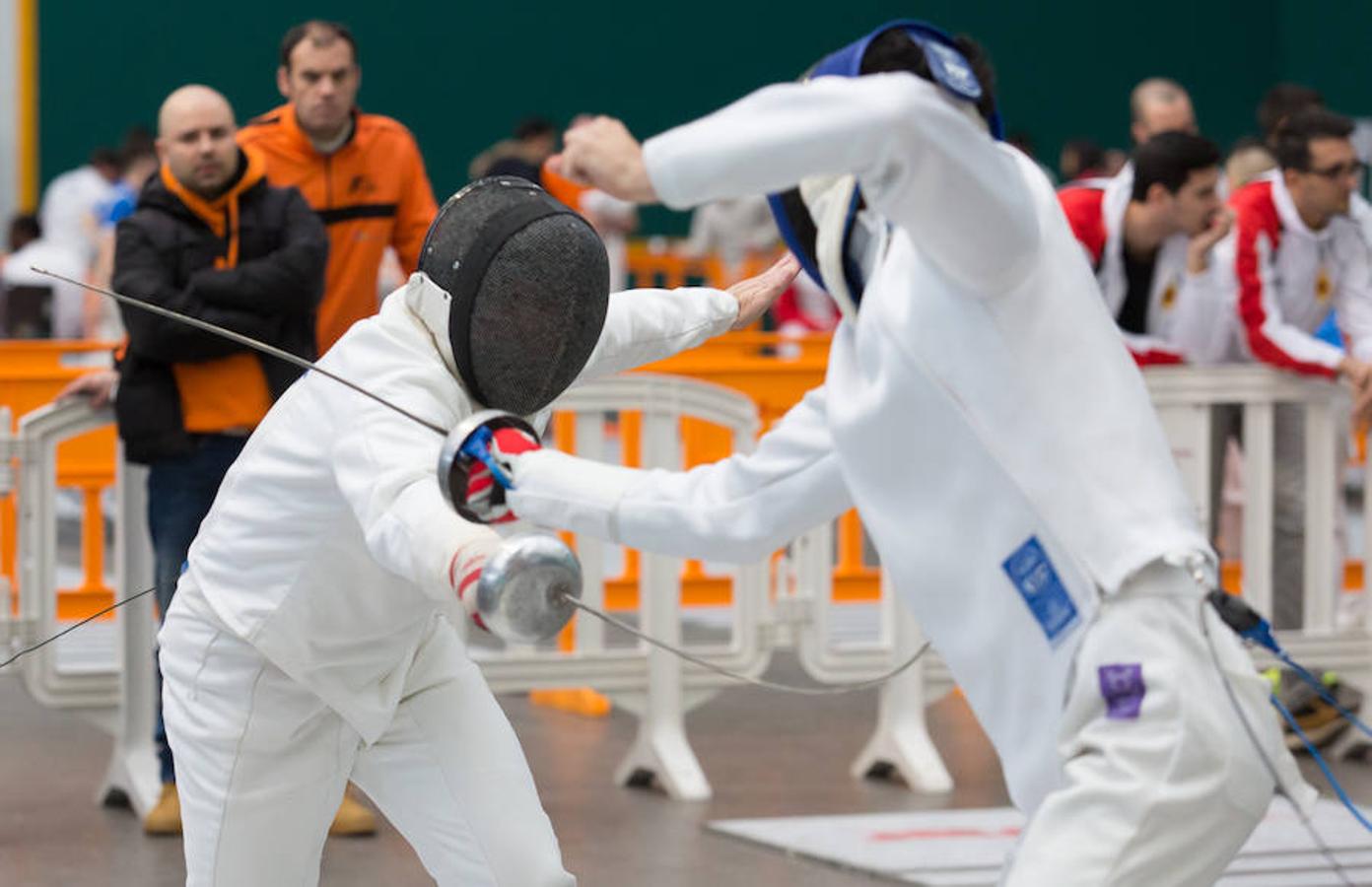 Imágenes correspondientes al Torneo Internacional Ciudad de Logroño que se celebra este fin de semana en el Polideportivo de Las Gaunas de Logroño. En categoría oro, el campeón ha sido el Burgos mientras que en la de plata, el éxito ha sido para el Olimpo de Madrid.