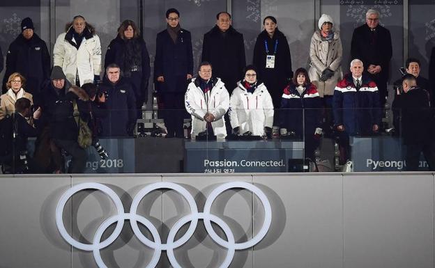 Palco de autoridades durante la ceremonia de inauguración. 