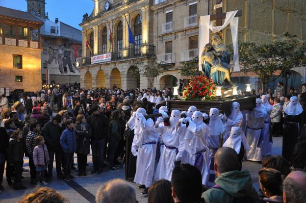 Prcoesión de la Semana Santa del 2017 en la plaza de La Paz. :: 