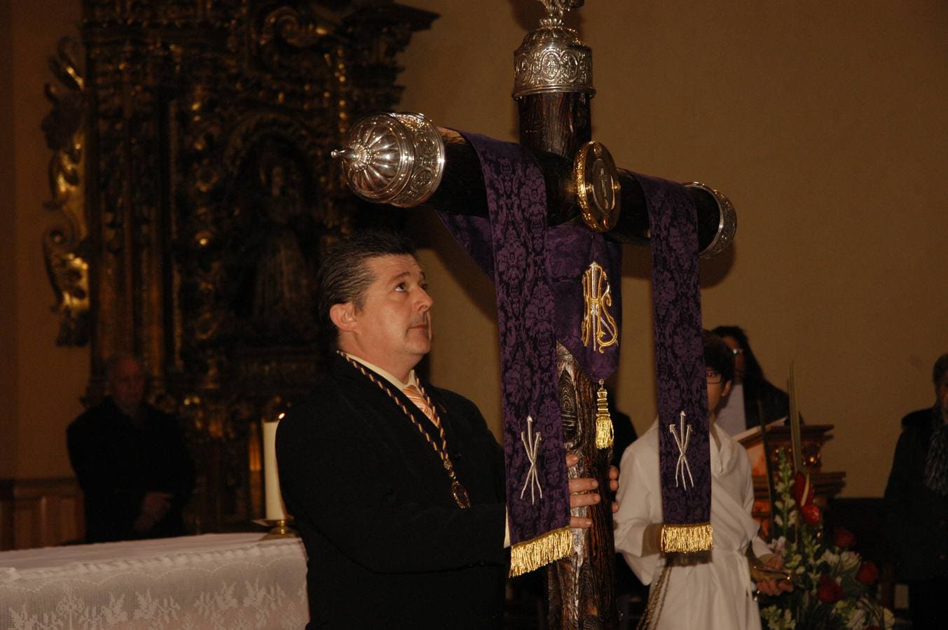 Exaltación de la Cruz de Caravaca celebrada ayer en Autol, que congreró a un gran número de personas.