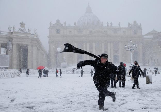 ROMA COLAPSA POR LA NIEVE POR PRIMERA VEZ DESDE 2012