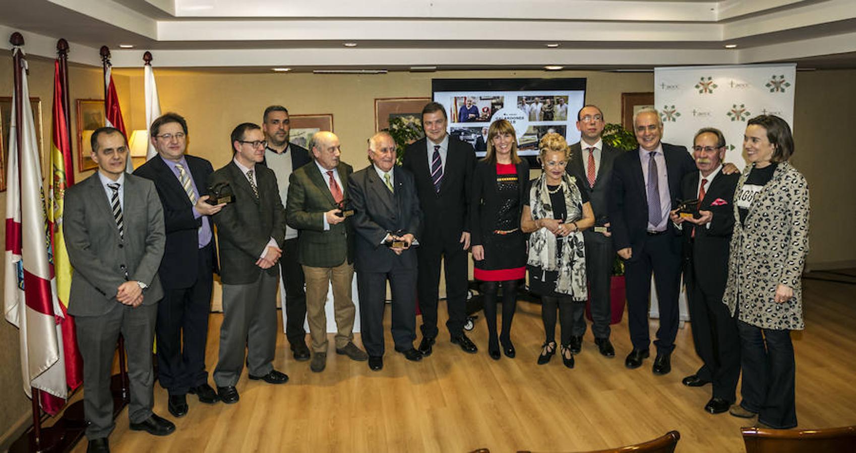 Entrega de la 4ª edición de los Galardones que concede AECC La Rioja y que ha contado con la presencia del presidente del Gobierno riojano, José Ignacio Ceniceros, la presidenta del Parlamento, Ana Lourdes González, y la alcaldesa de Logroño Cuca Gamarra.