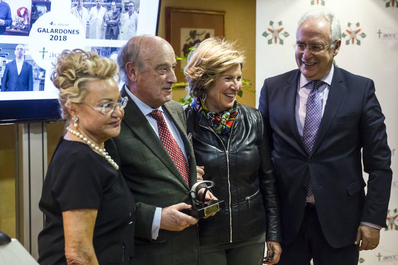 Entrega de la 4ª edición de los Galardones que concede AECC La Rioja y que ha contado con la presencia del presidente del Gobierno riojano, José Ignacio Ceniceros, la presidenta del Parlamento, Ana Lourdes González, y la alcaldesa de Logroño Cuca Gamarra.